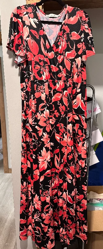 Michelle Mae - Red / Black Floral Maxi Dress