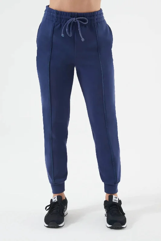 Sleek Piper Jogger In Midnight Blue